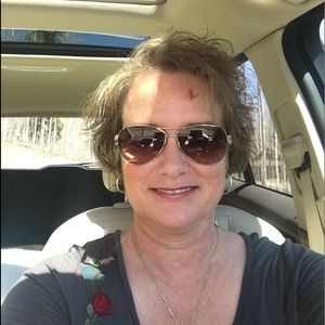 Meet your Posher, Leshia